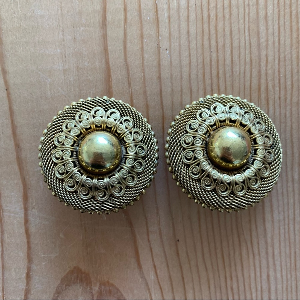 VTG - Gold Clip-on earrings
